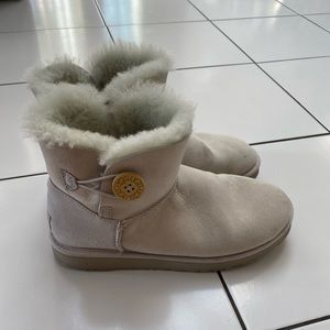 Short ugg boots
